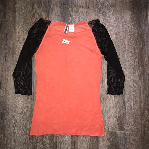 BKE Tops - BKE Women’s Shirt With Lace Arms
